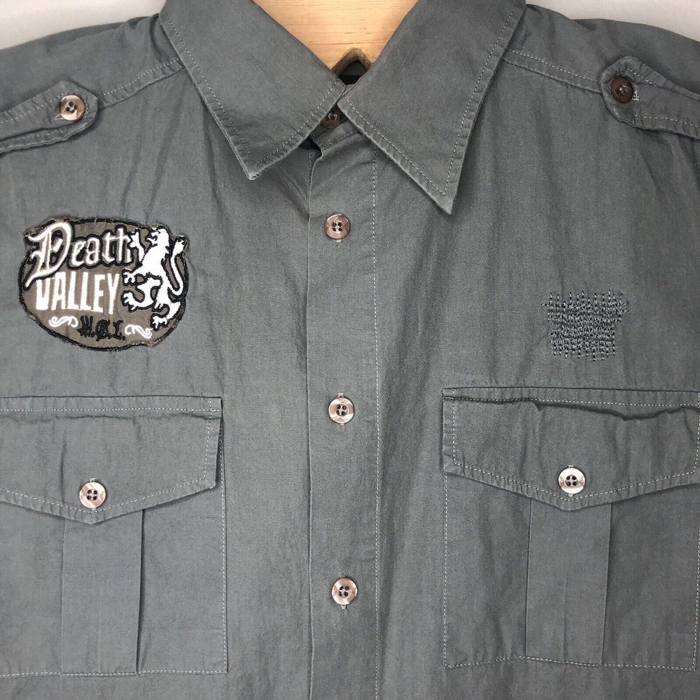 V Death Valley Men's XL Gray Embroidered Skulls‎ Short Sleeve Button Up Shirt